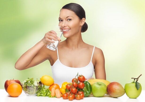 Su diyetinin prensibi, bütün gıdaların kullanımı ile birlikte içme rejimine uymaktır. 