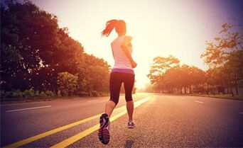 Koşmak gibi kardiyo egzersizleri bacaklardaki yağların yakılmasına yardımcı olur. 